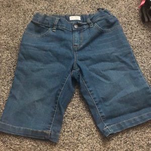 EST. 1989 place capris